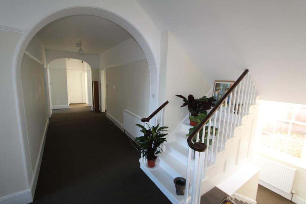 Perfect For Large Family & Friends, Free Parking, Games Villa Рединг Екстериор снимка
