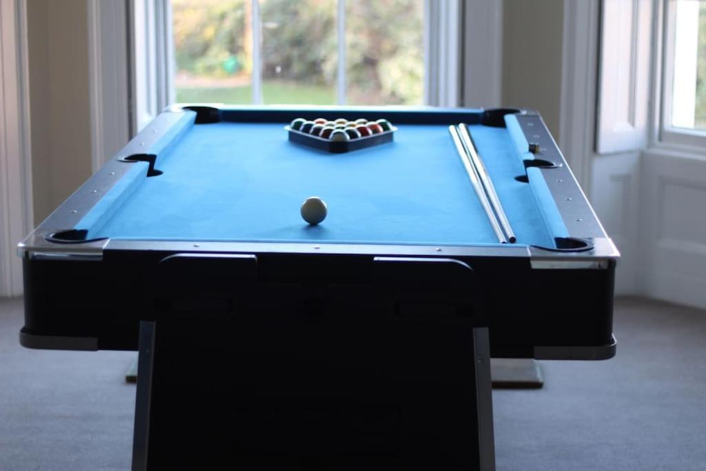 Perfect For Large Family & Friends, Free Parking, Games Villa Рединг Екстериор снимка