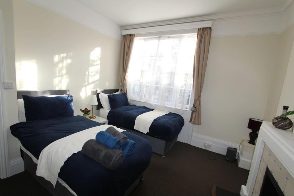 Perfect For Large Family & Friends, Free Parking, Games Villa Рединг Екстериор снимка