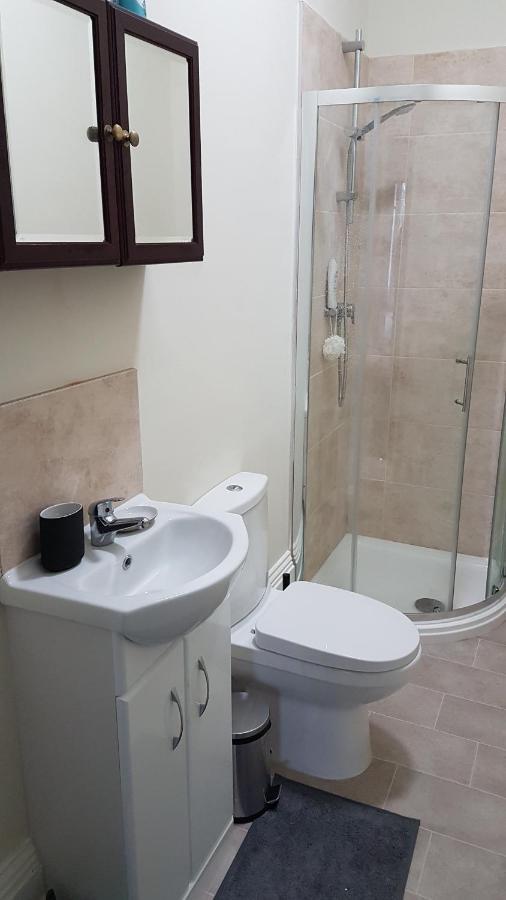 Perfect For Large Family & Friends, Free Parking, Games Villa Рединг Екстериор снимка