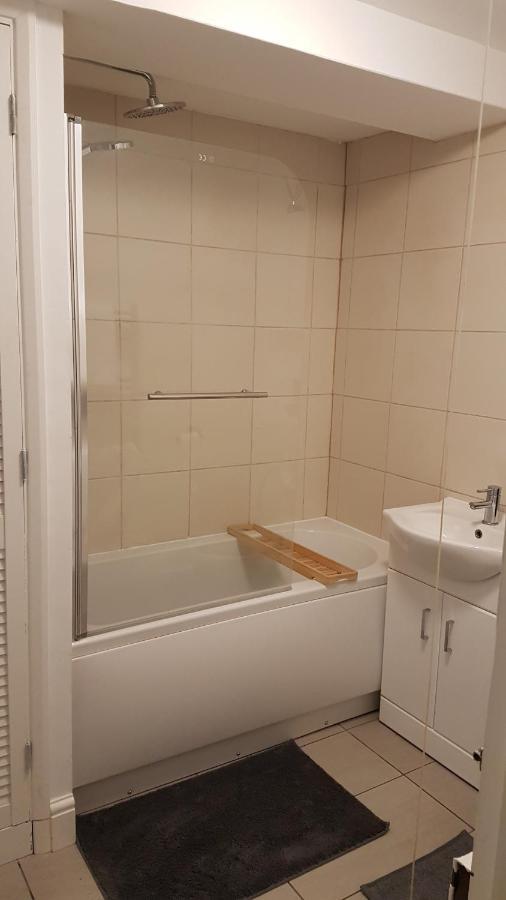 Perfect For Large Family & Friends, Free Parking, Games Villa Рединг Екстериор снимка