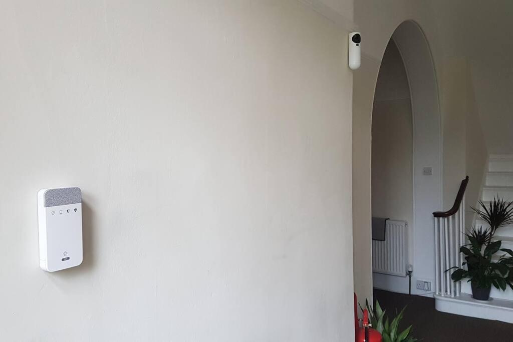 Perfect For Large Family & Friends, Free Parking, Games Villa Рединг Екстериор снимка