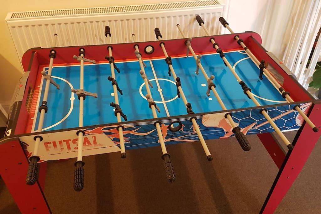 Perfect For Large Family & Friends, Free Parking, Games Villa Рединг Екстериор снимка
