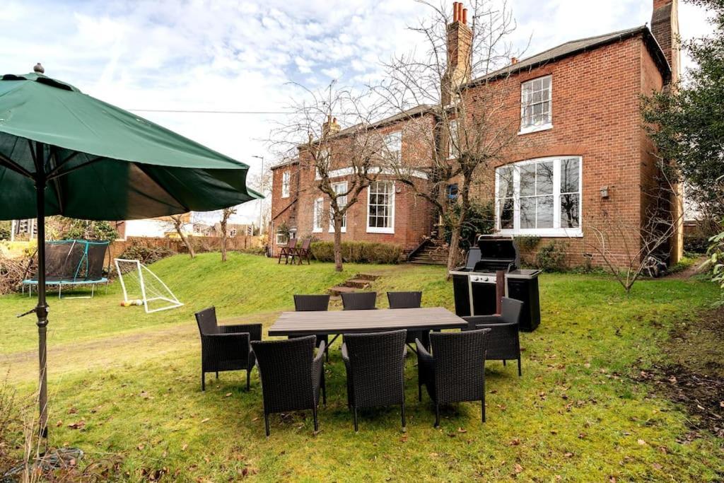 Perfect For Large Family & Friends, Free Parking, Games Villa Рединг Екстериор снимка