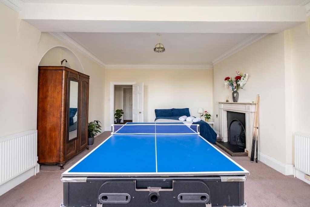 Perfect For Large Family & Friends, Free Parking, Games Villa Рединг Екстериор снимка