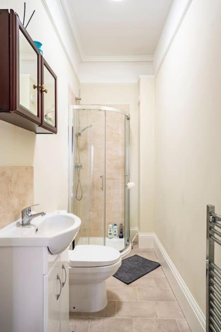 Perfect For Large Family & Friends, Free Parking, Games Villa Рединг Екстериор снимка