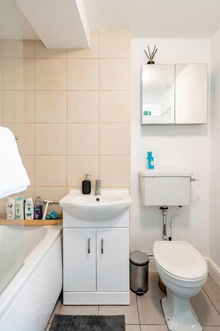 Perfect For Large Family & Friends, Free Parking, Games Villa Рединг Екстериор снимка