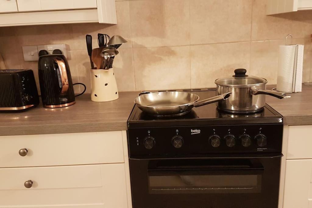 Perfect For Large Family & Friends, Free Parking, Games Villa Рединг Екстериор снимка